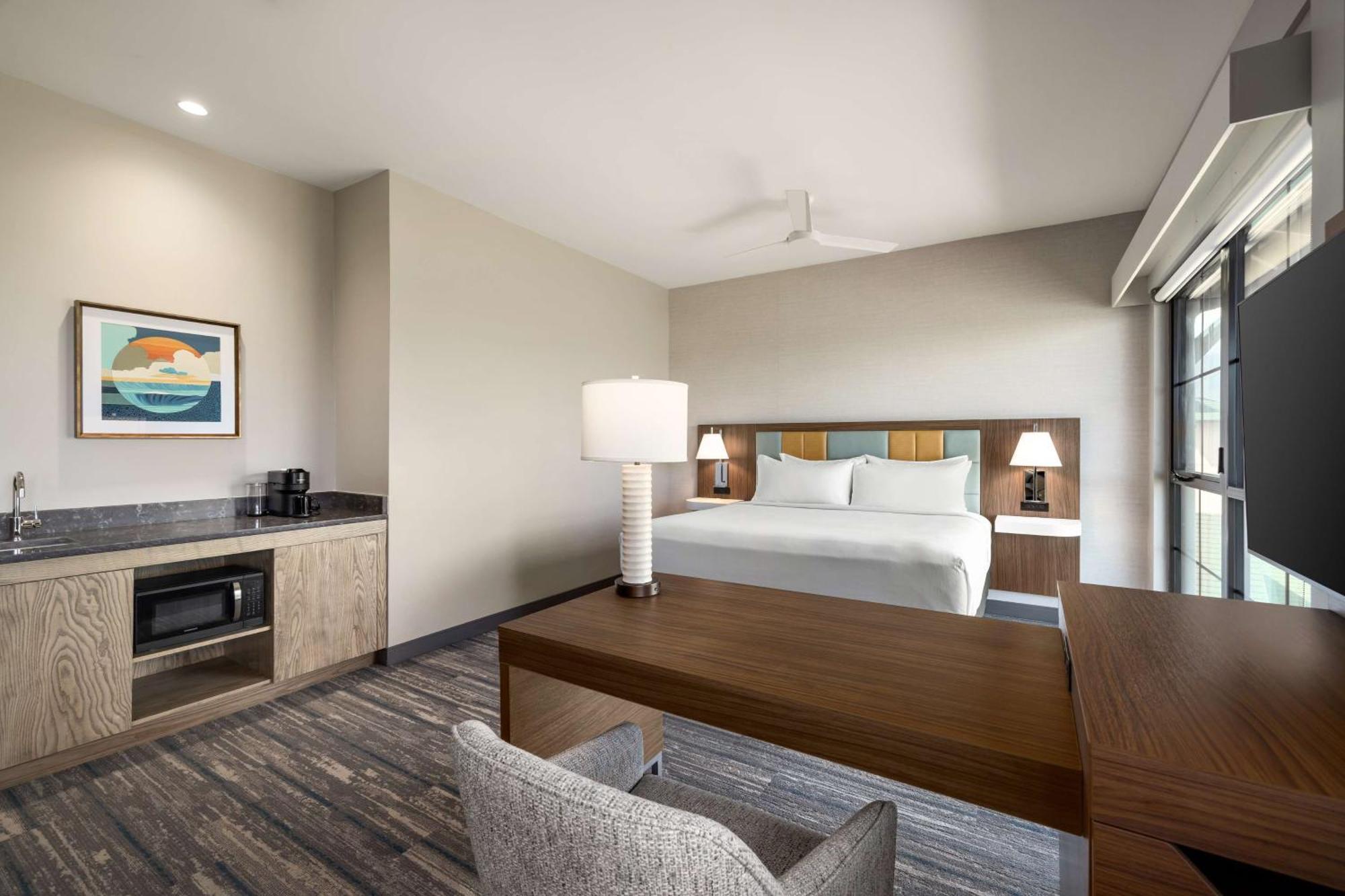 Hampton Inn & Suites Maui North Shore Kahului Exterior photo